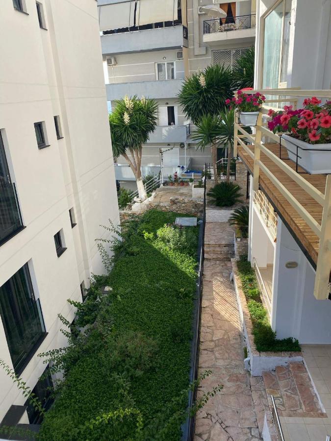 Apartamente Berti'S Garden Sarandë エクステリア 写真