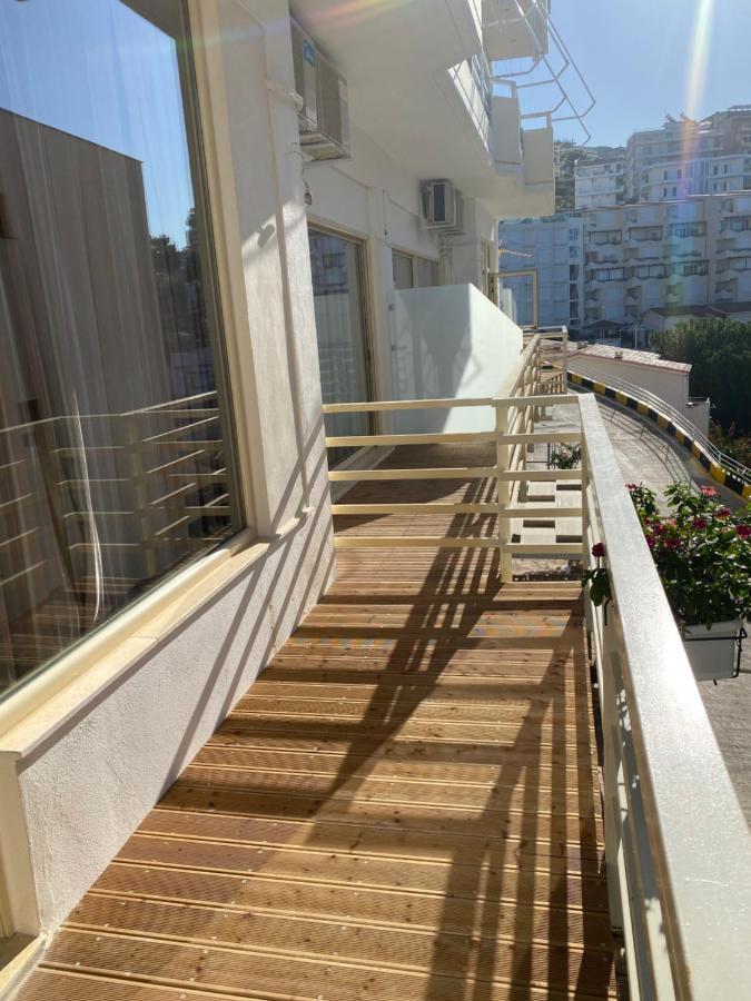 Apartamente Berti'S Garden Sarandë エクステリア 写真
