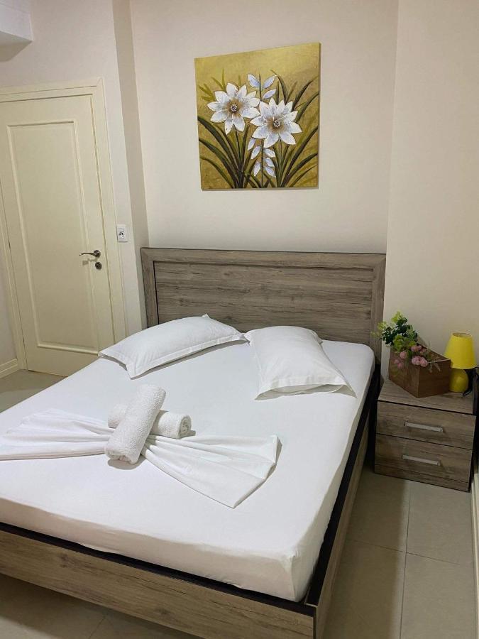 Apartamente Berti'S Garden Sarandë エクステリア 写真