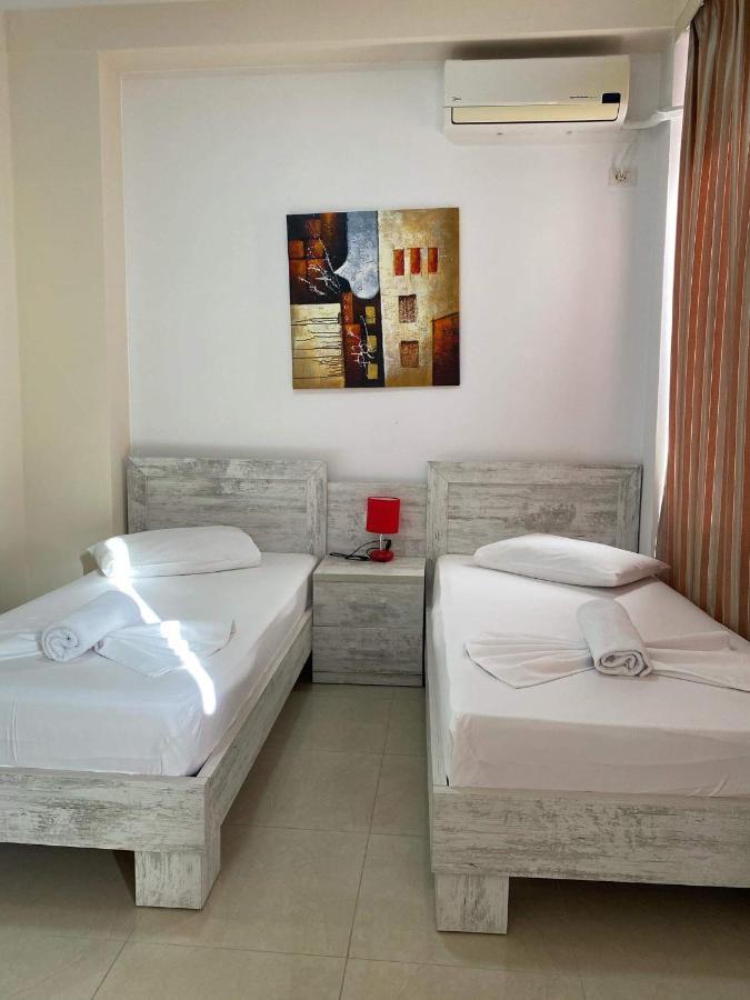 Apartamente Berti'S Garden Sarandë エクステリア 写真