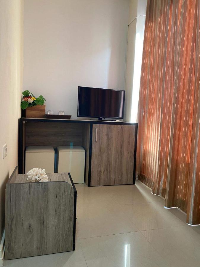 Apartamente Berti'S Garden Sarandë エクステリア 写真