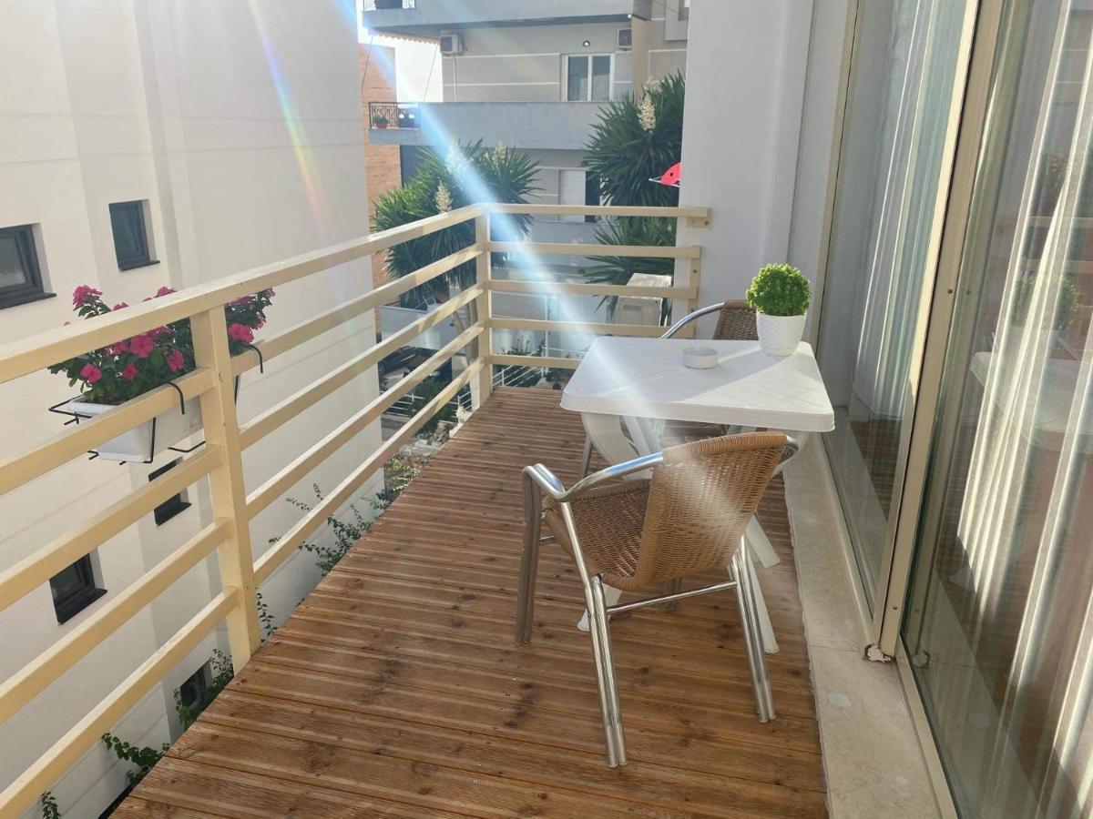 Apartamente Berti'S Garden Sarandë エクステリア 写真