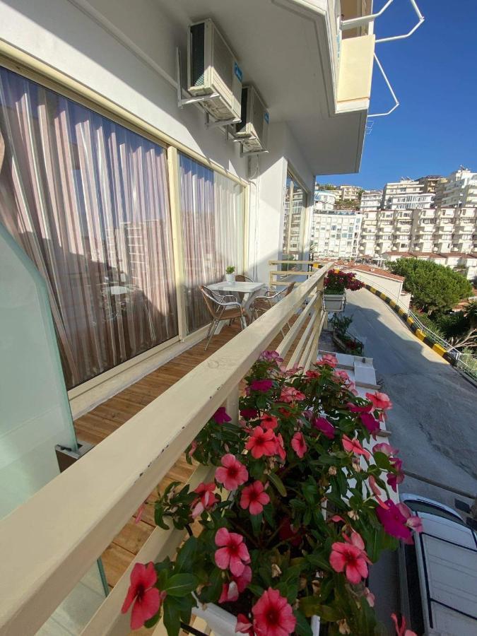 Apartamente Berti'S Garden Sarandë エクステリア 写真