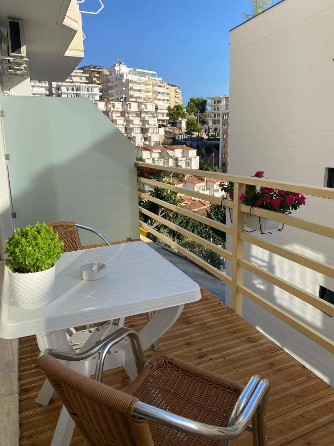 Apartamente Berti'S Garden Sarandë エクステリア 写真