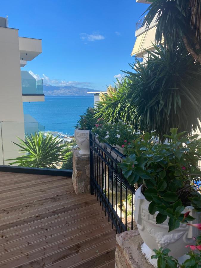 Apartamente Berti'S Garden Sarandë エクステリア 写真