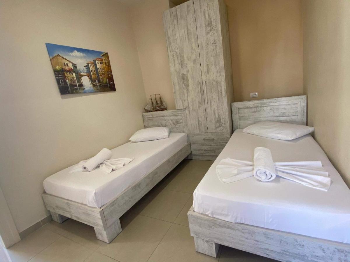 Apartamente Berti'S Garden Sarandë エクステリア 写真