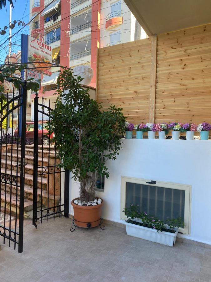 Apartamente Berti'S Garden Sarandë エクステリア 写真