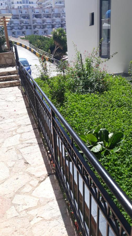 Apartamente Berti'S Garden Sarandë エクステリア 写真
