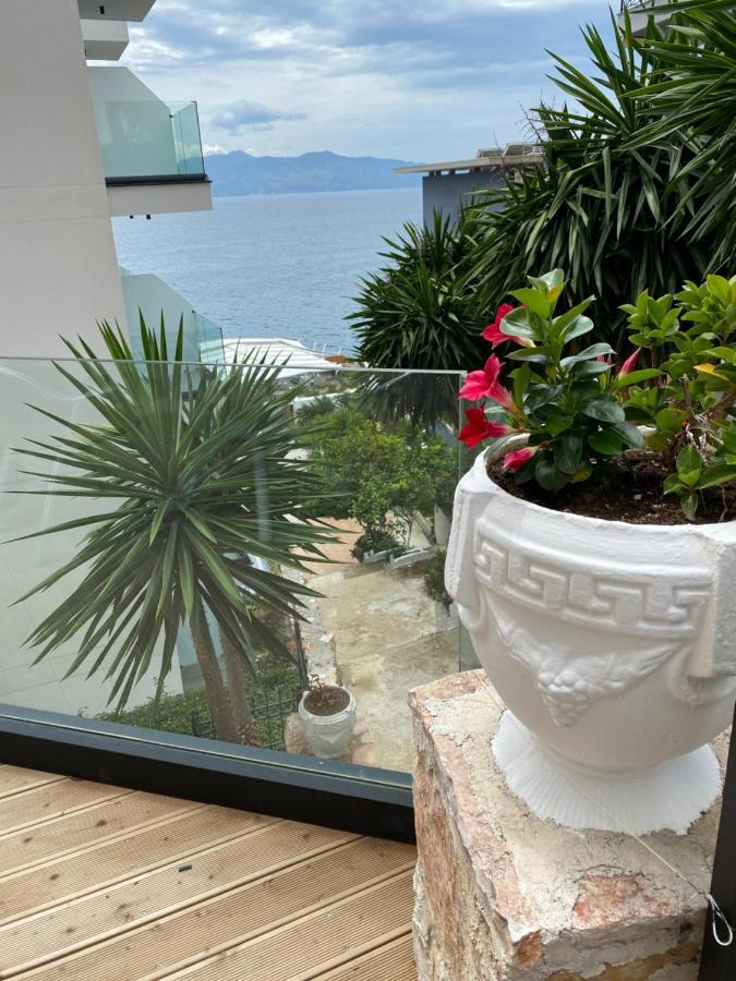 Apartamente Berti'S Garden Sarandë エクステリア 写真