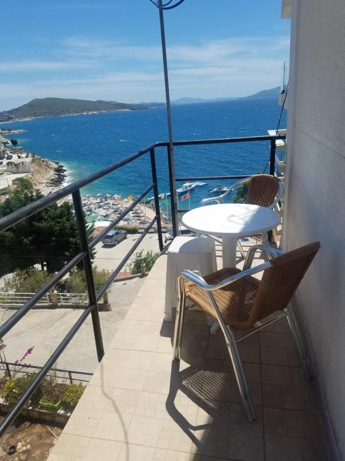 Apartamente Berti'S Garden Sarandë エクステリア 写真