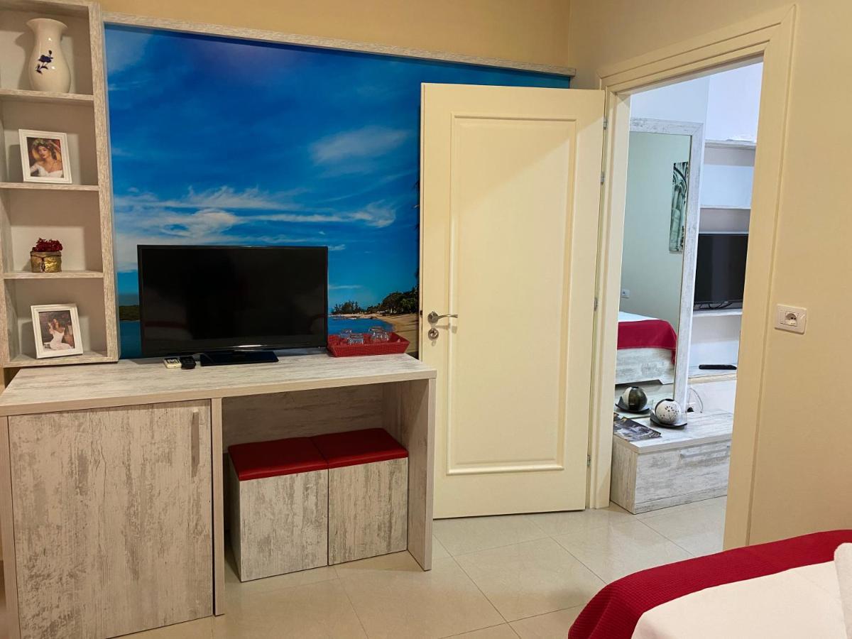 Apartamente Berti'S Garden Sarandë エクステリア 写真