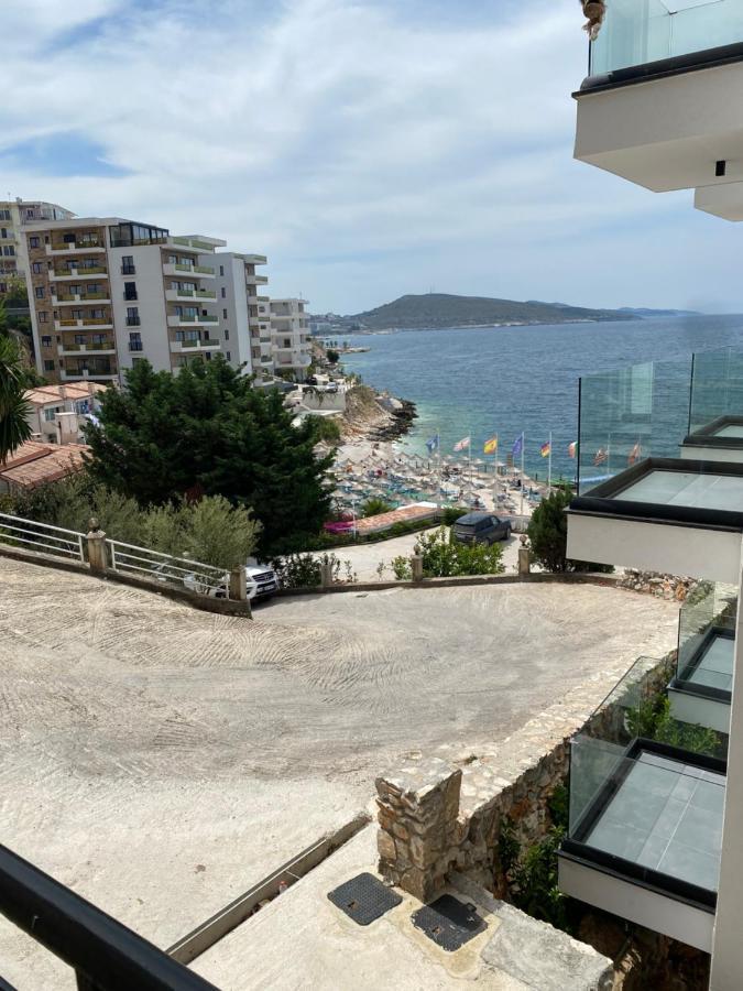 Apartamente Berti'S Garden Sarandë エクステリア 写真