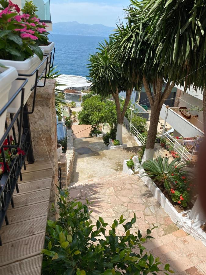 Apartamente Berti'S Garden Sarandë エクステリア 写真