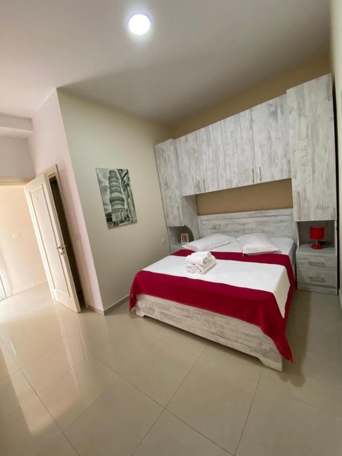 Apartamente Berti'S Garden Sarandë エクステリア 写真